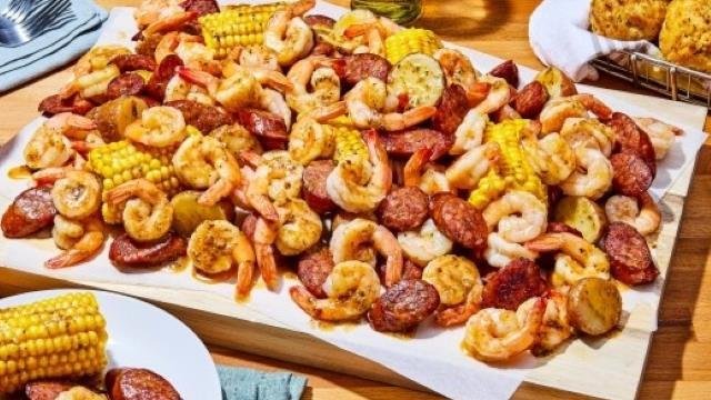 Sailor's Seafood Boil Family Meal